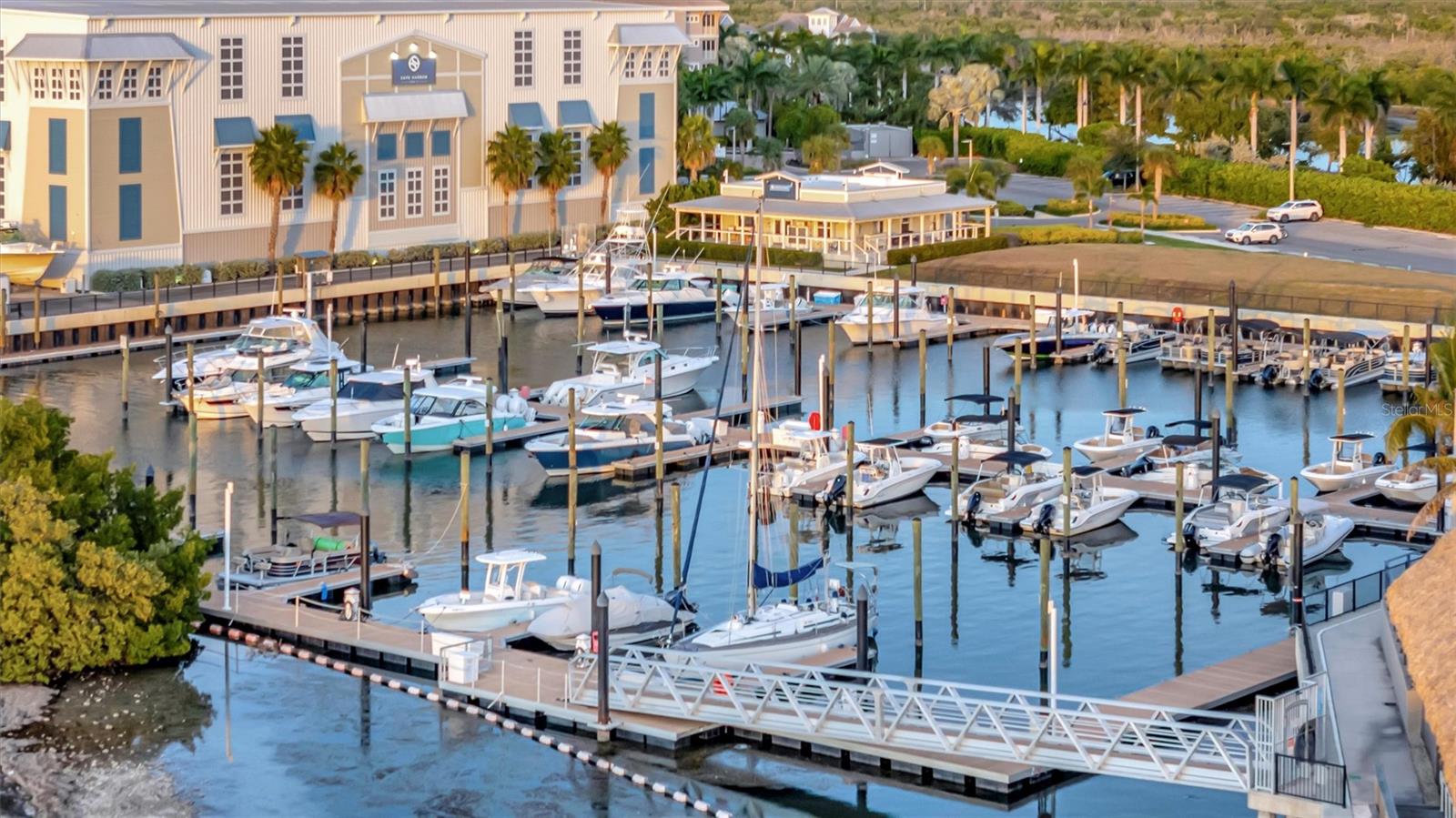246 SAPPHIRE LAKE DR #201, BRADENTON, FL, 34209