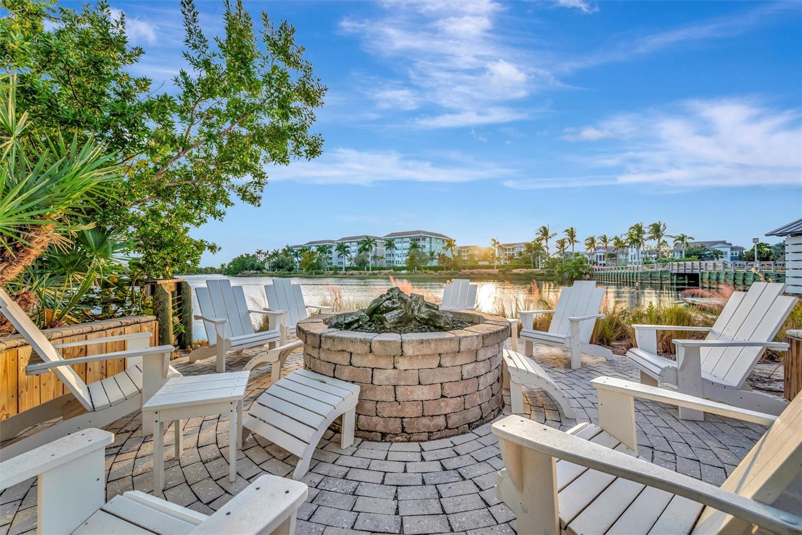 246 SAPPHIRE LAKE DR #201, BRADENTON, FL, 34209