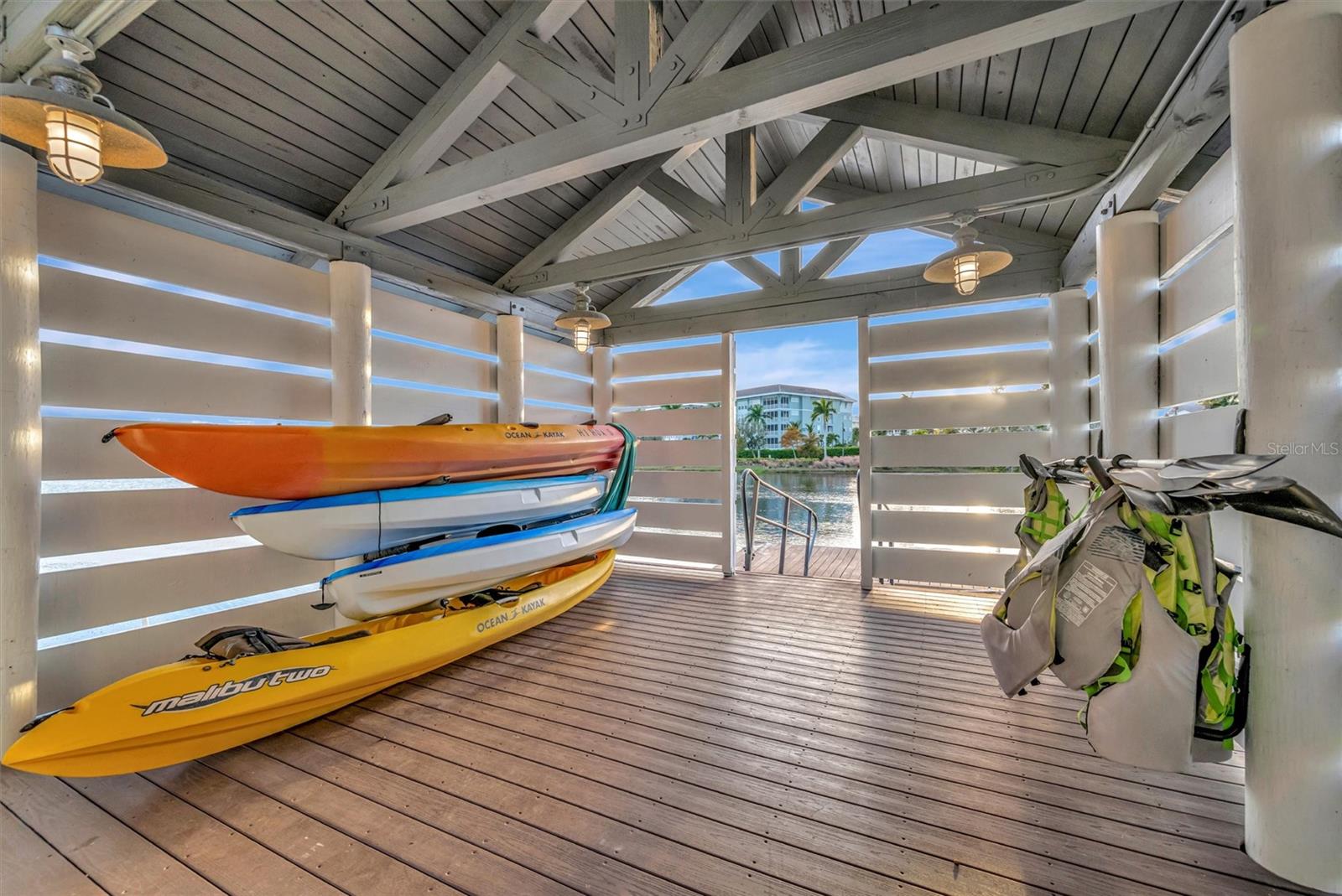 246 SAPPHIRE LAKE DR #201, BRADENTON, FL, 34209