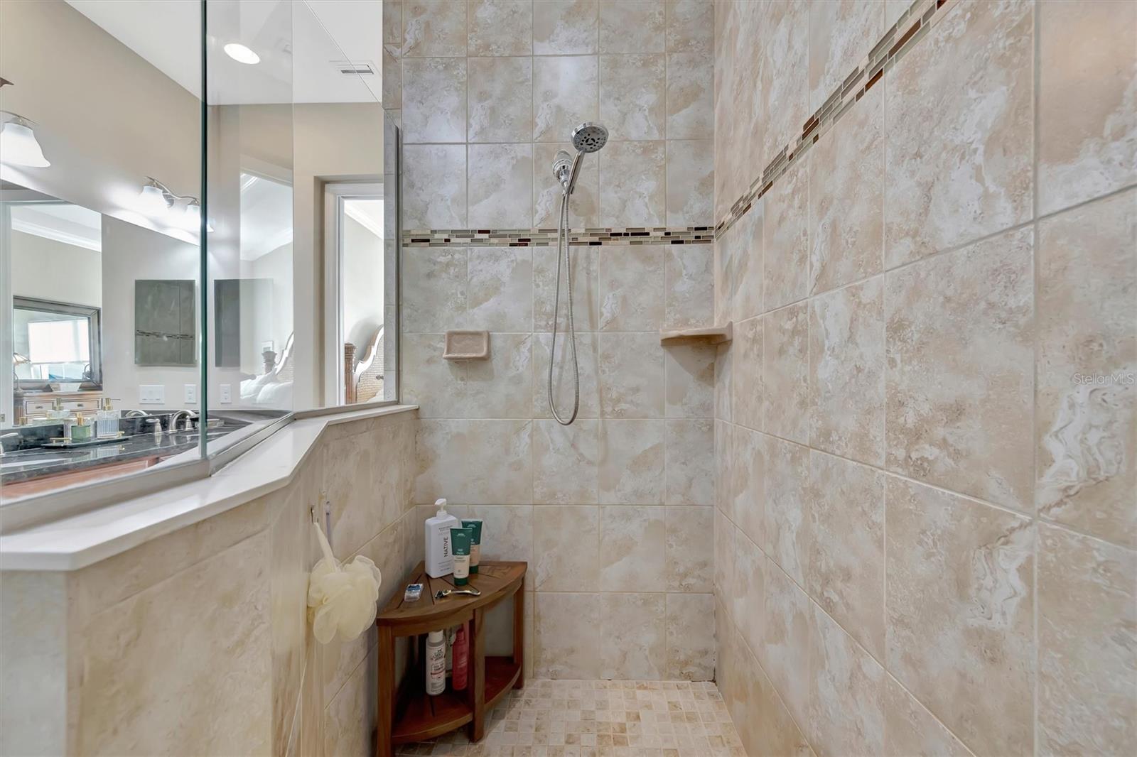 246 SAPPHIRE LAKE DR #201, BRADENTON, FL, 34209