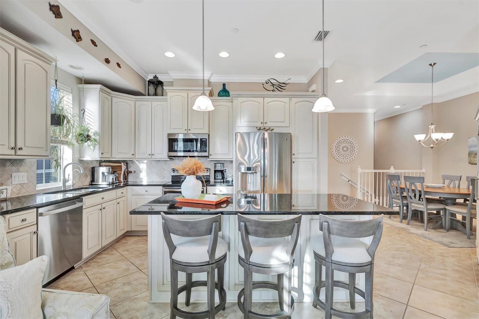 246 SAPPHIRE LAKE DR #201, BRADENTON, FL, 34209