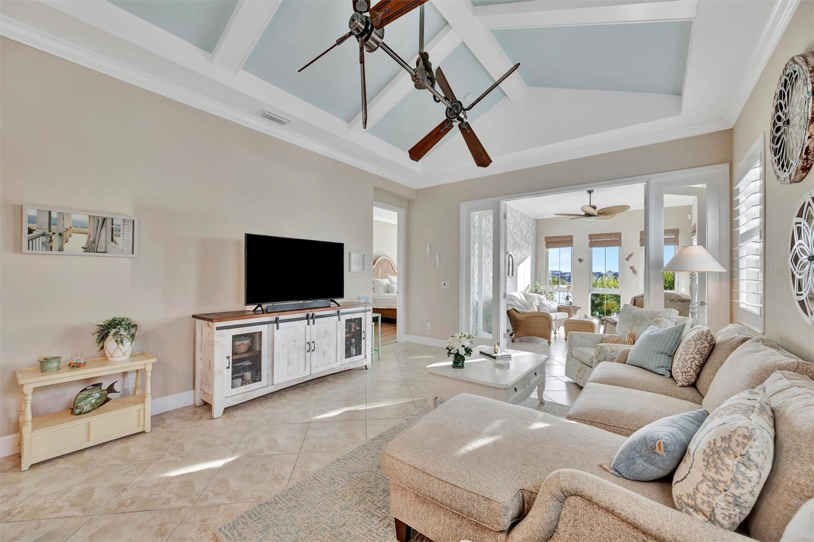 246 SAPPHIRE LAKE DR #201, BRADENTON, FL, 34209