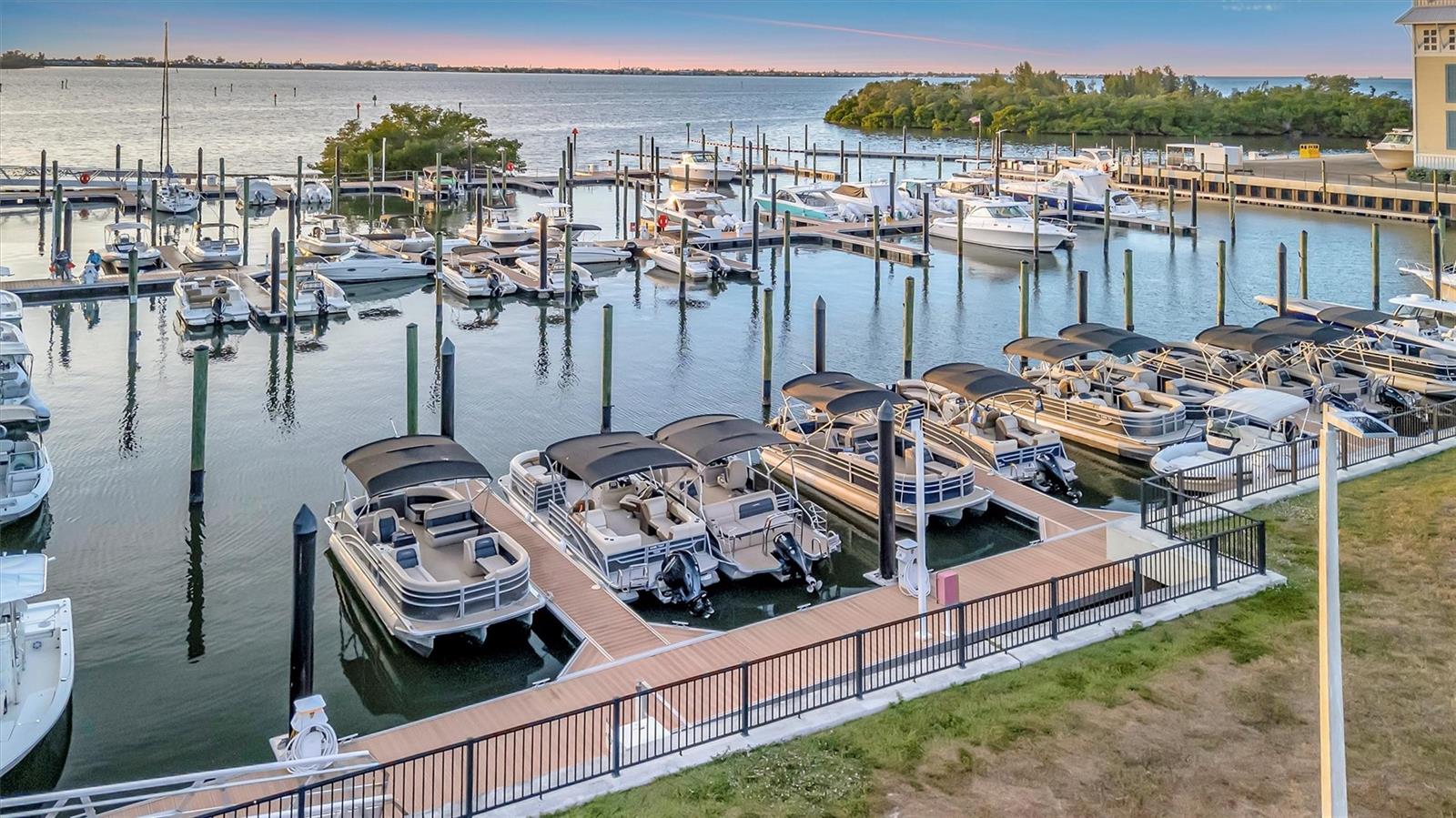 246 SAPPHIRE LAKE DR #201, BRADENTON, FL, 34209