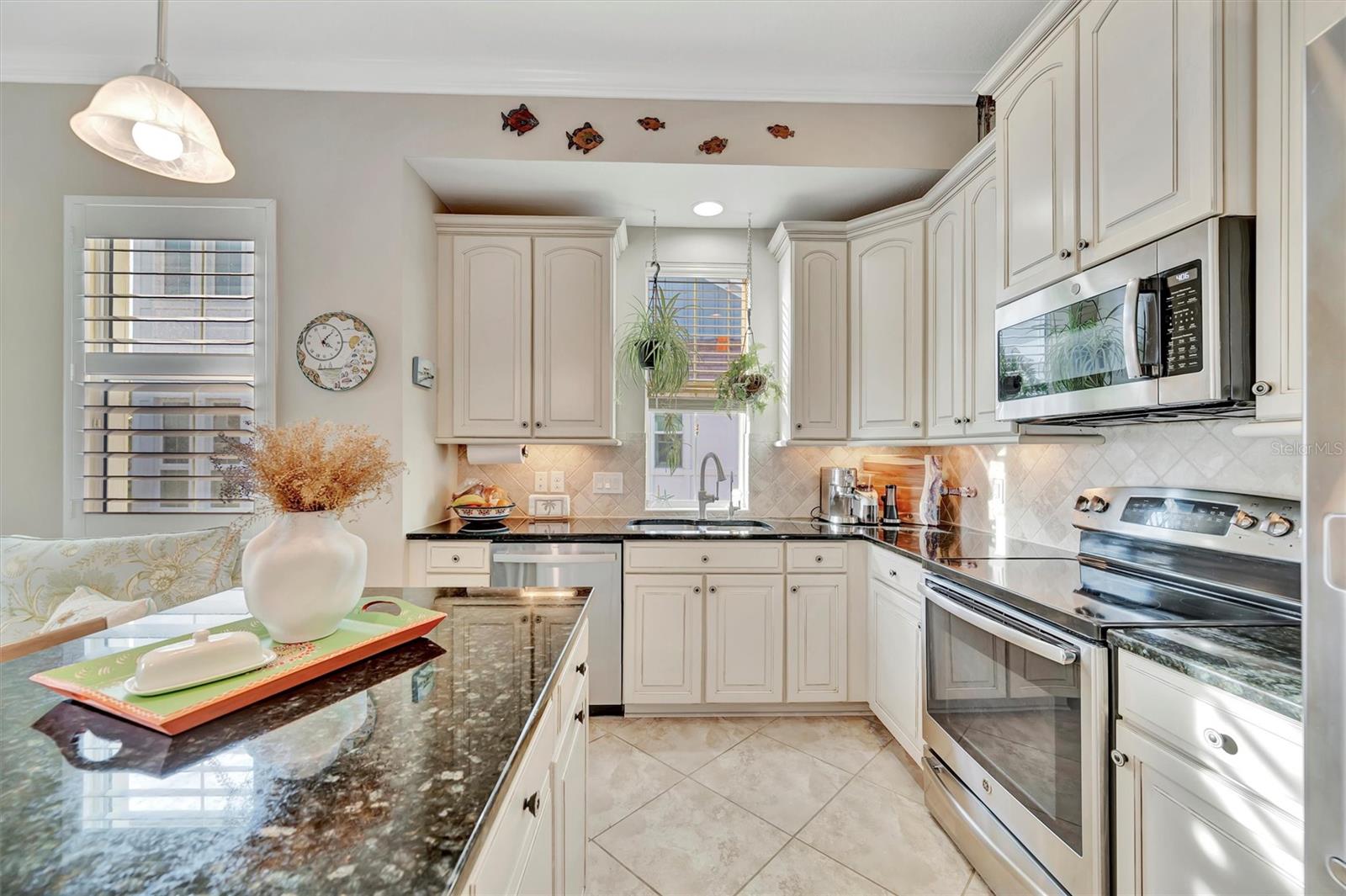 246 SAPPHIRE LAKE DR #201, BRADENTON, FL, 34209