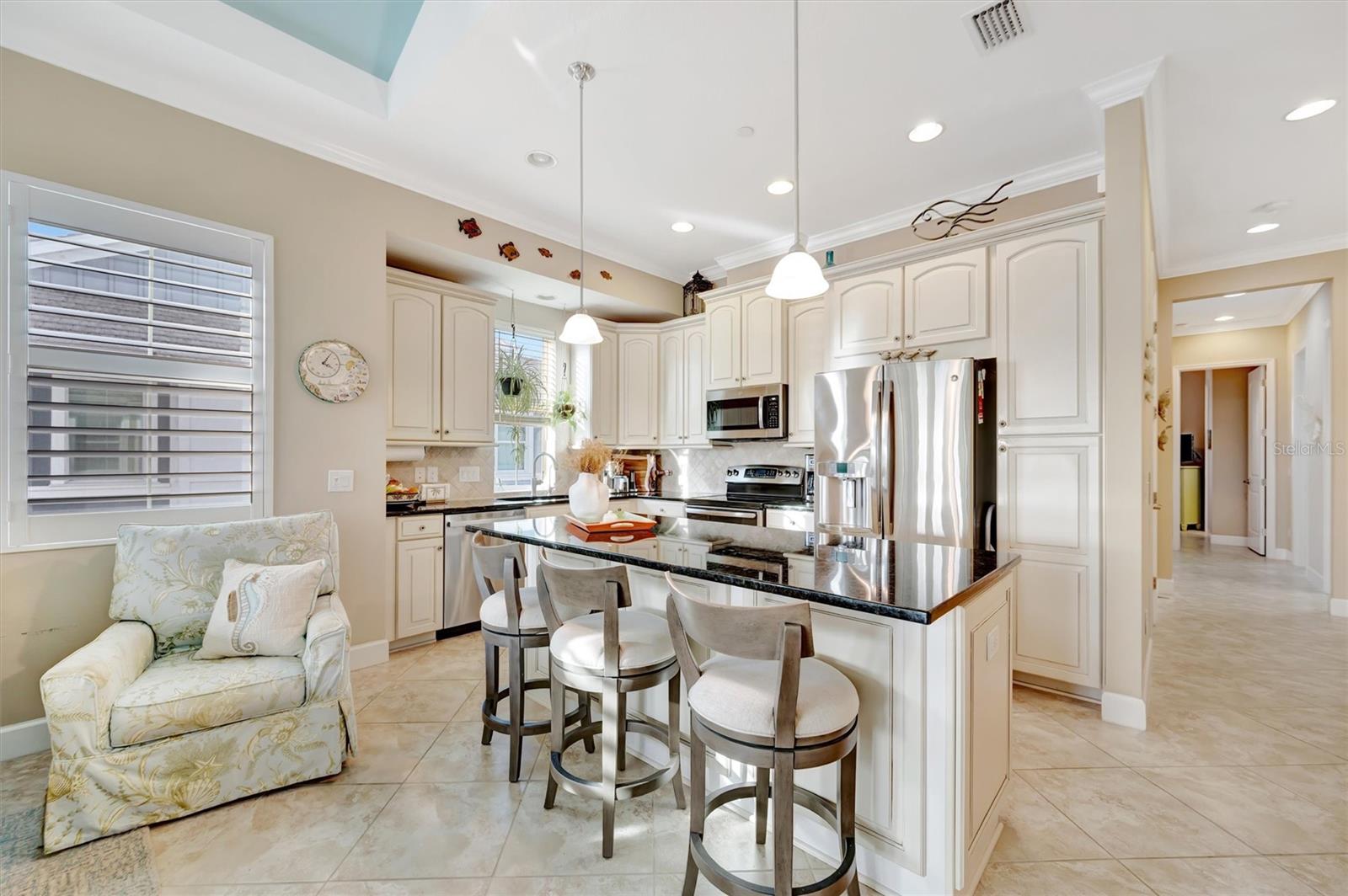 246 SAPPHIRE LAKE DR #201, BRADENTON, FL, 34209