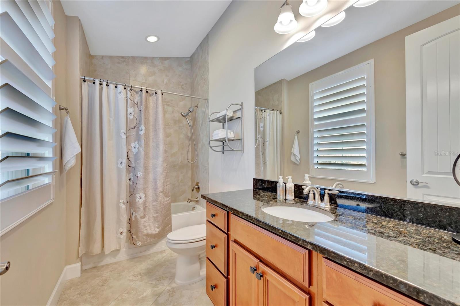 246 SAPPHIRE LAKE DR #201, BRADENTON, FL, 34209