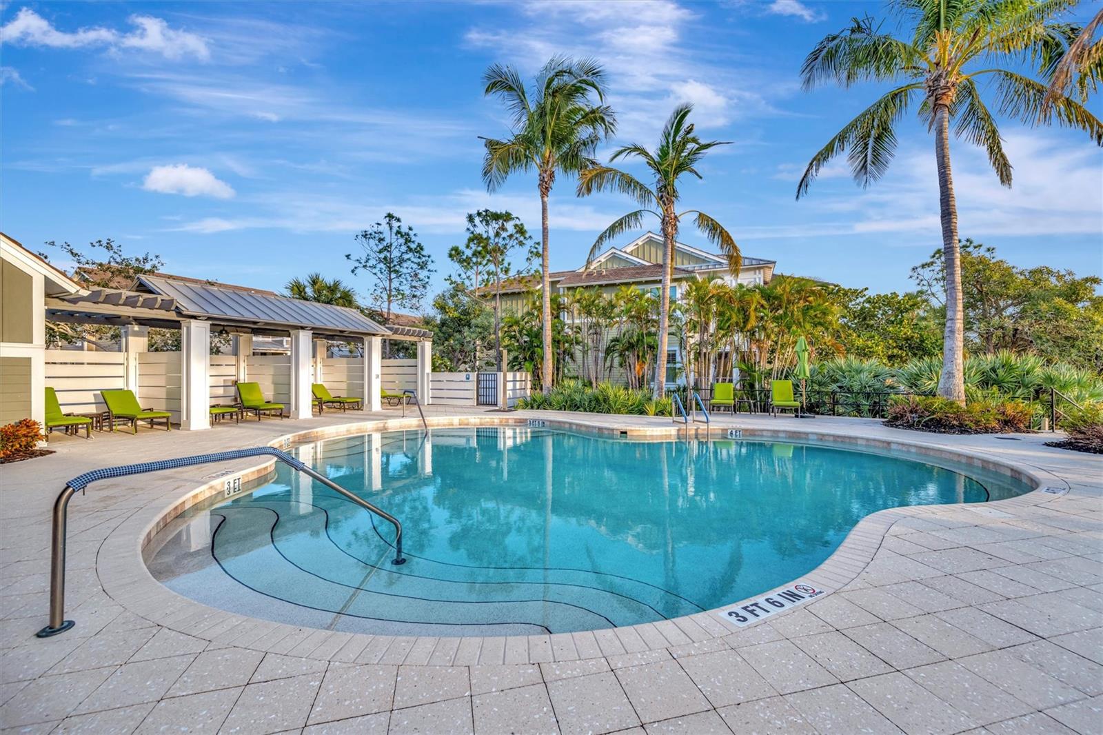 246 SAPPHIRE LAKE DR #201, BRADENTON, FL, 34209
