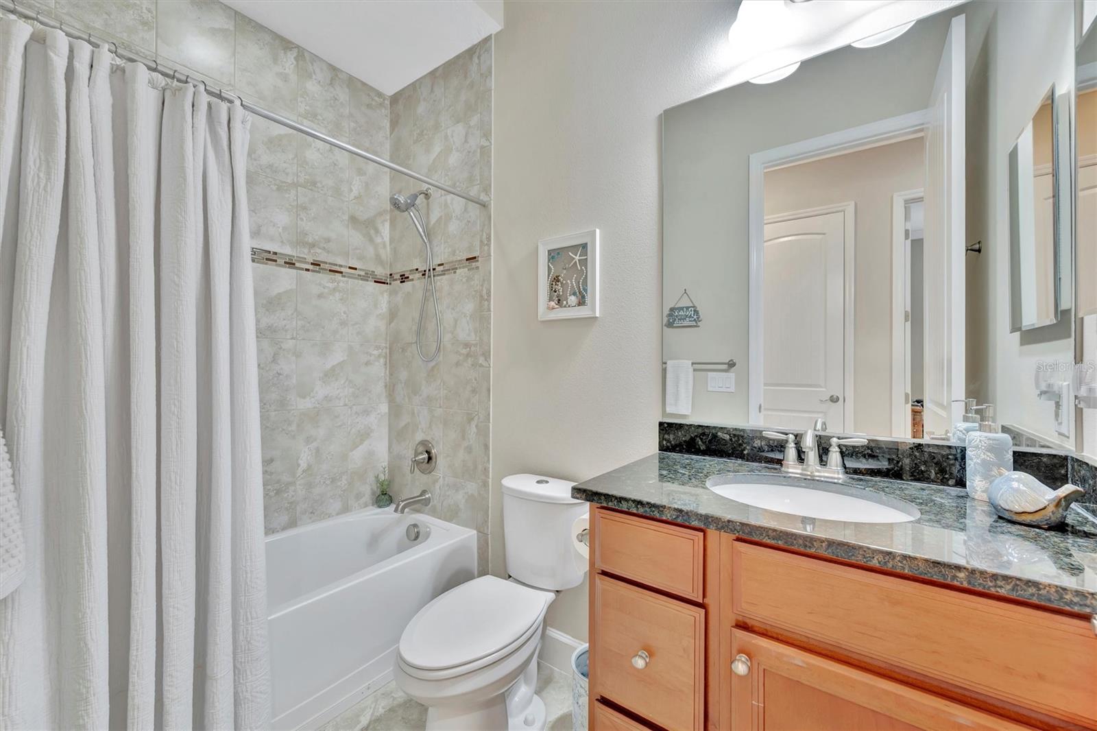 246 SAPPHIRE LAKE DR #201, BRADENTON, FL, 34209