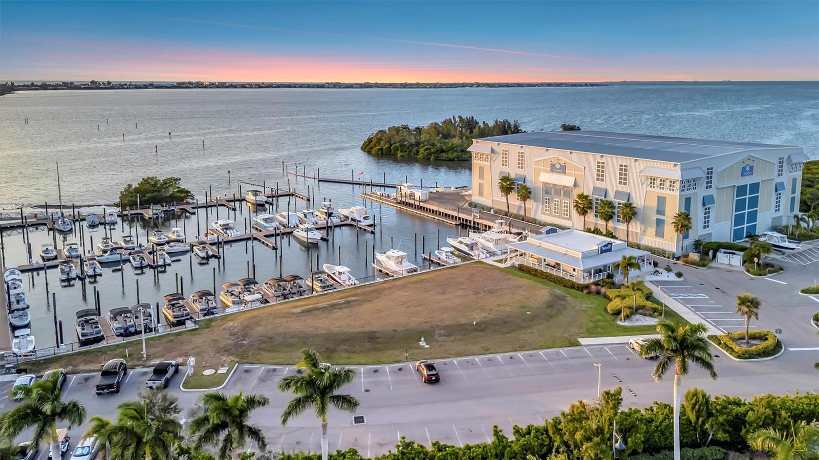 246 SAPPHIRE LAKE DR #201, BRADENTON, FL, 34209