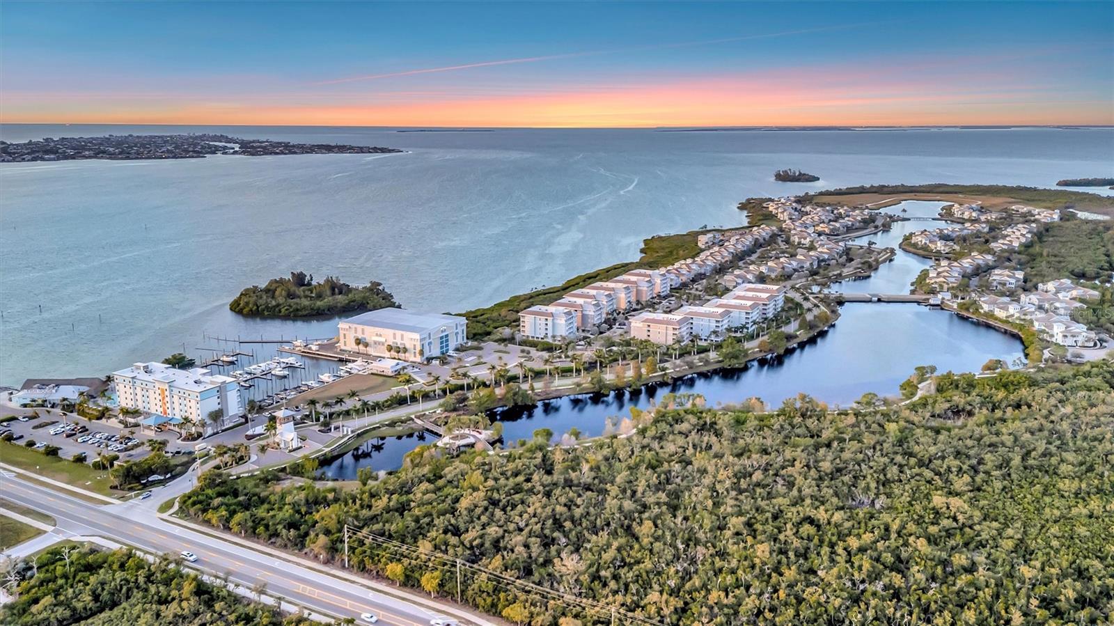 246 SAPPHIRE LAKE DR #201, BRADENTON, FL, 34209