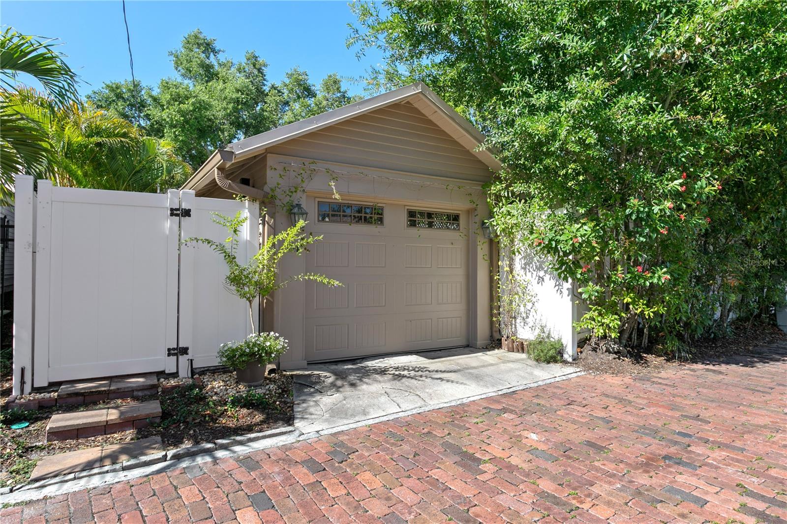 161 15TH AVE NE, ST PETERSBURG, FL, 33704