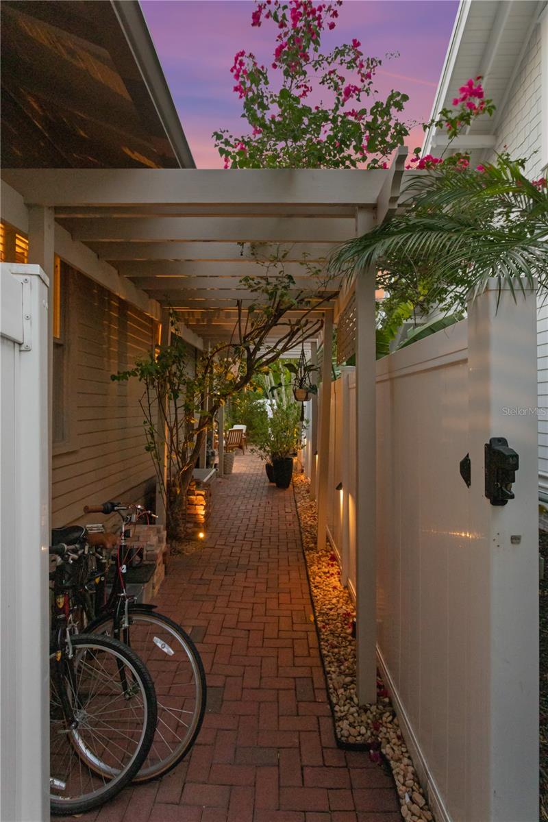 161 15TH AVE NE, ST PETERSBURG, FL, 33704