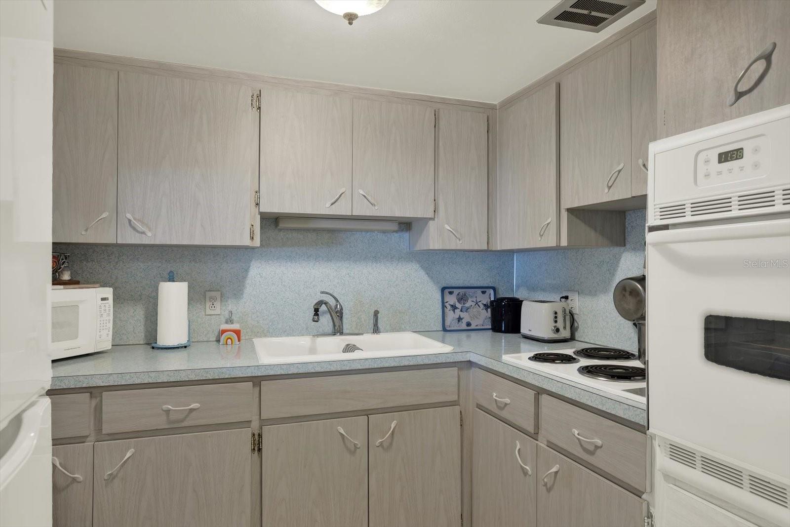 2458 COLUMBIA DR #24, CLEARWATER, FL, 33763