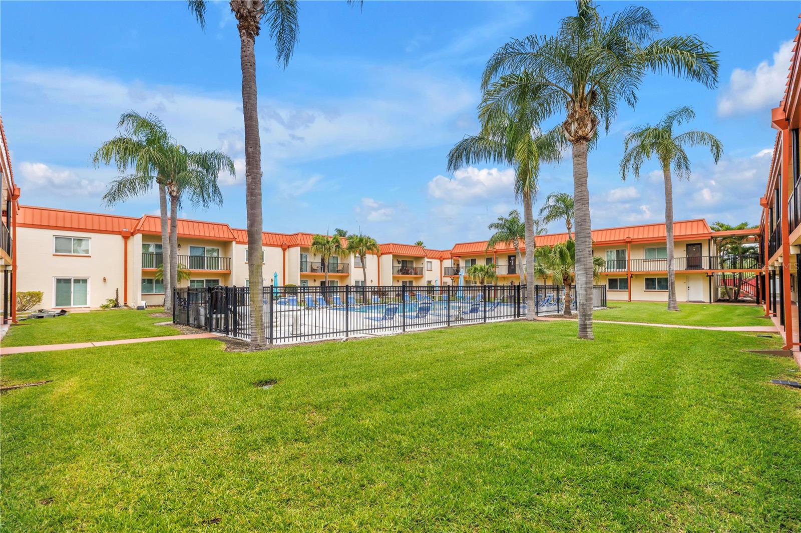 10375 PARADISE BLVD #51, TREASURE ISLAND, FL, 33706