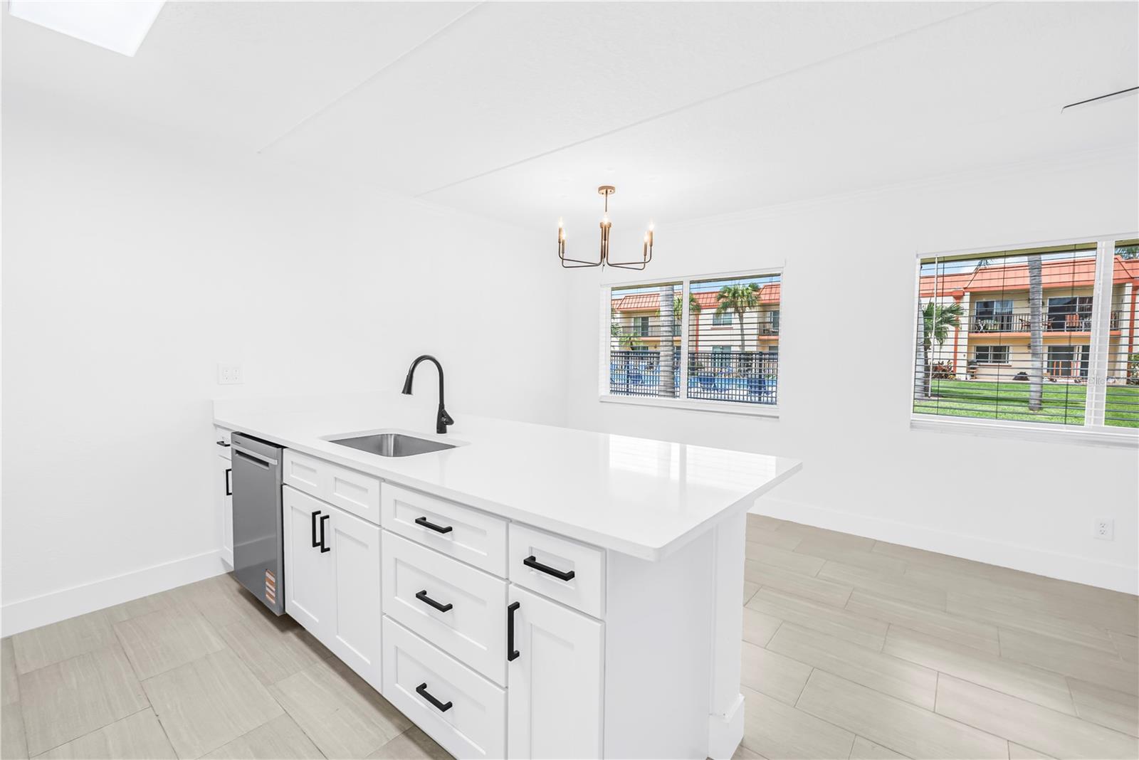 10375 PARADISE BLVD #51, TREASURE ISLAND, FL, 33706