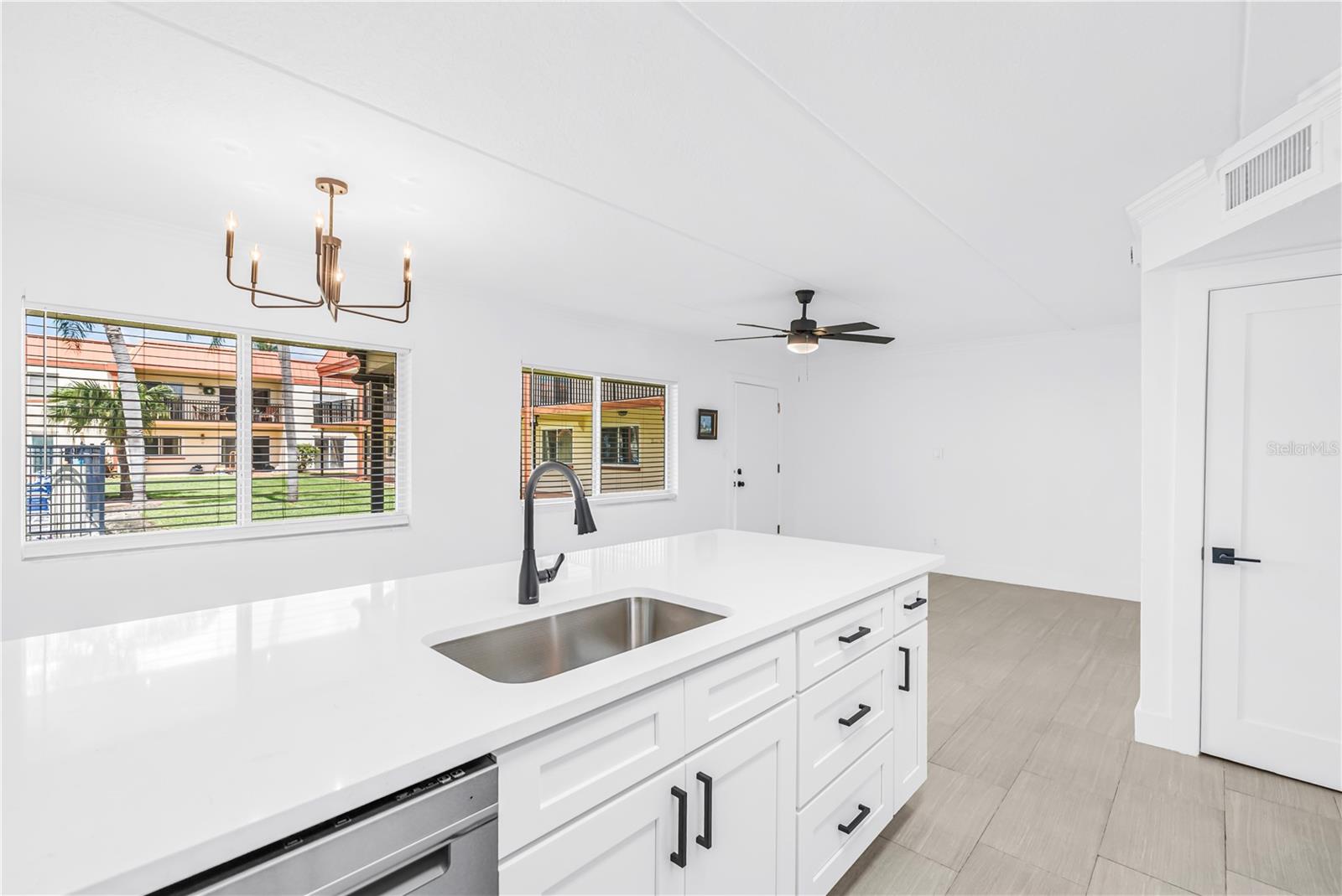 10375 PARADISE BLVD #51, TREASURE ISLAND, FL, 33706
