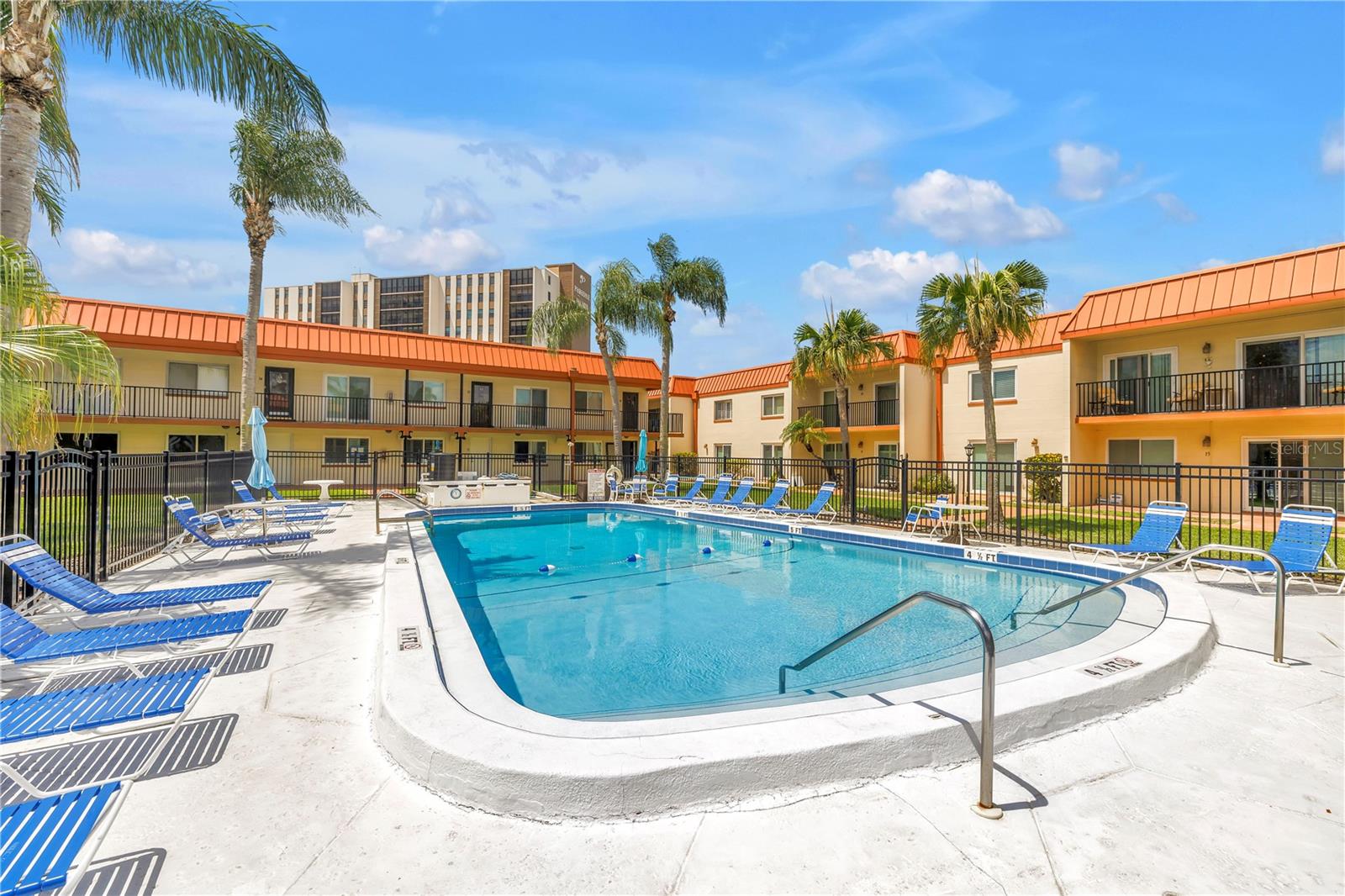 10375 PARADISE BLVD #51, TREASURE ISLAND, FL, 33706