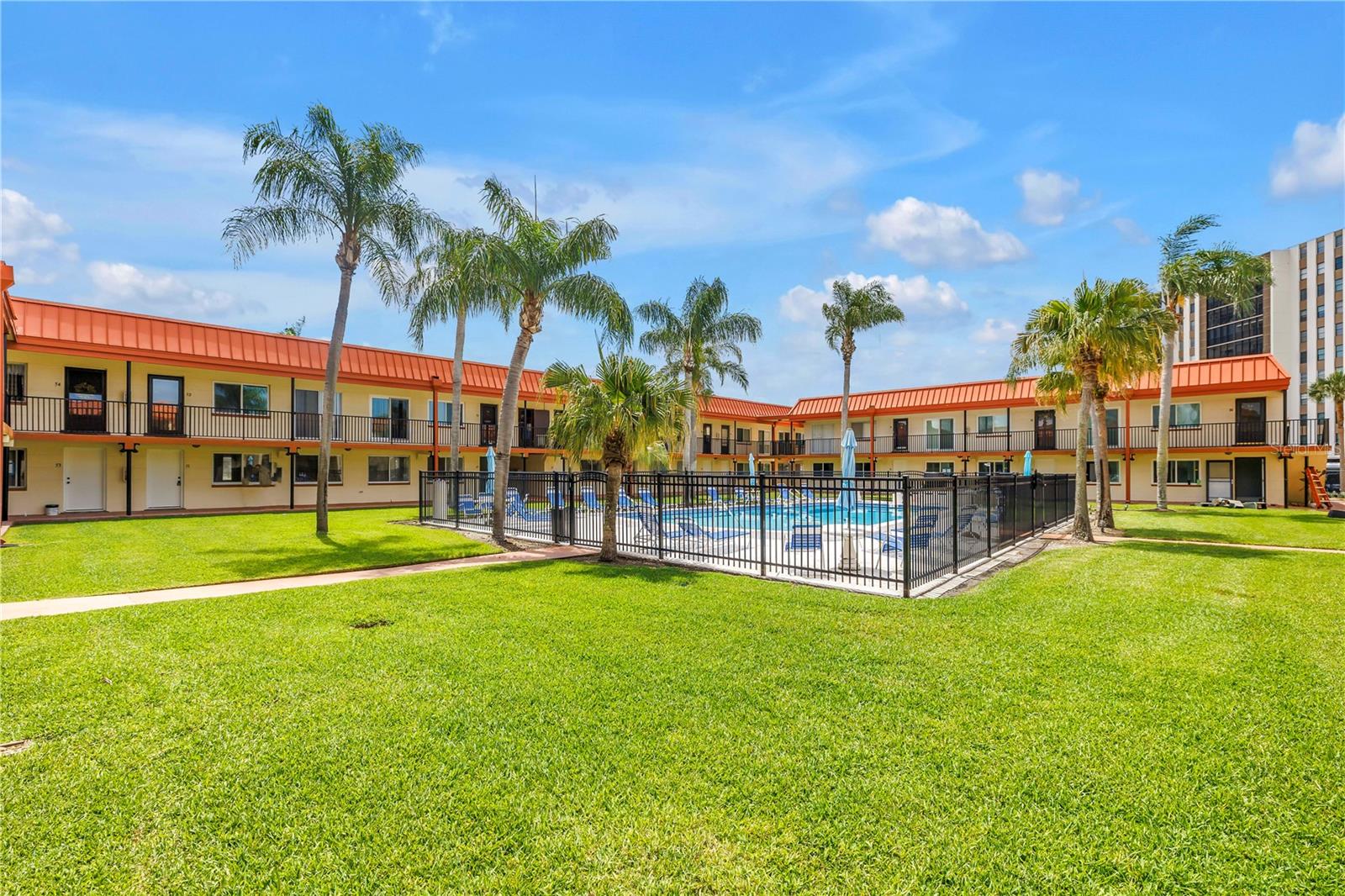 10375 PARADISE BLVD #51, TREASURE ISLAND, FL, 33706