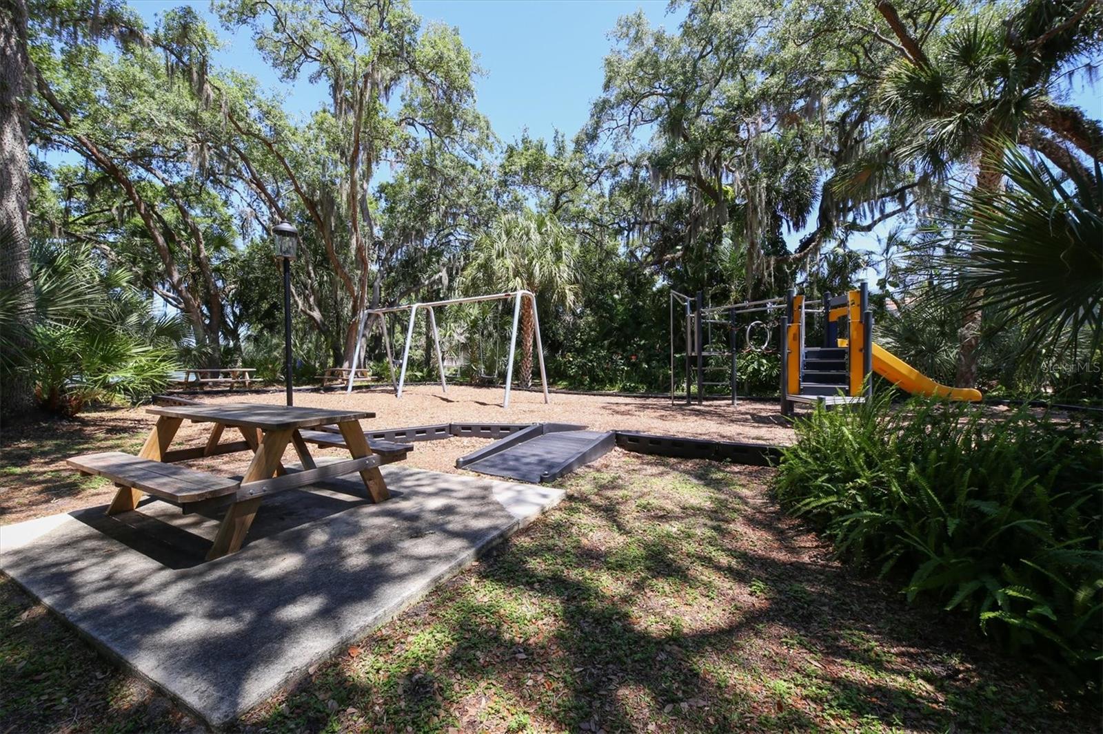 4734 E TRAILS DR, SARASOTA, FL, 34232