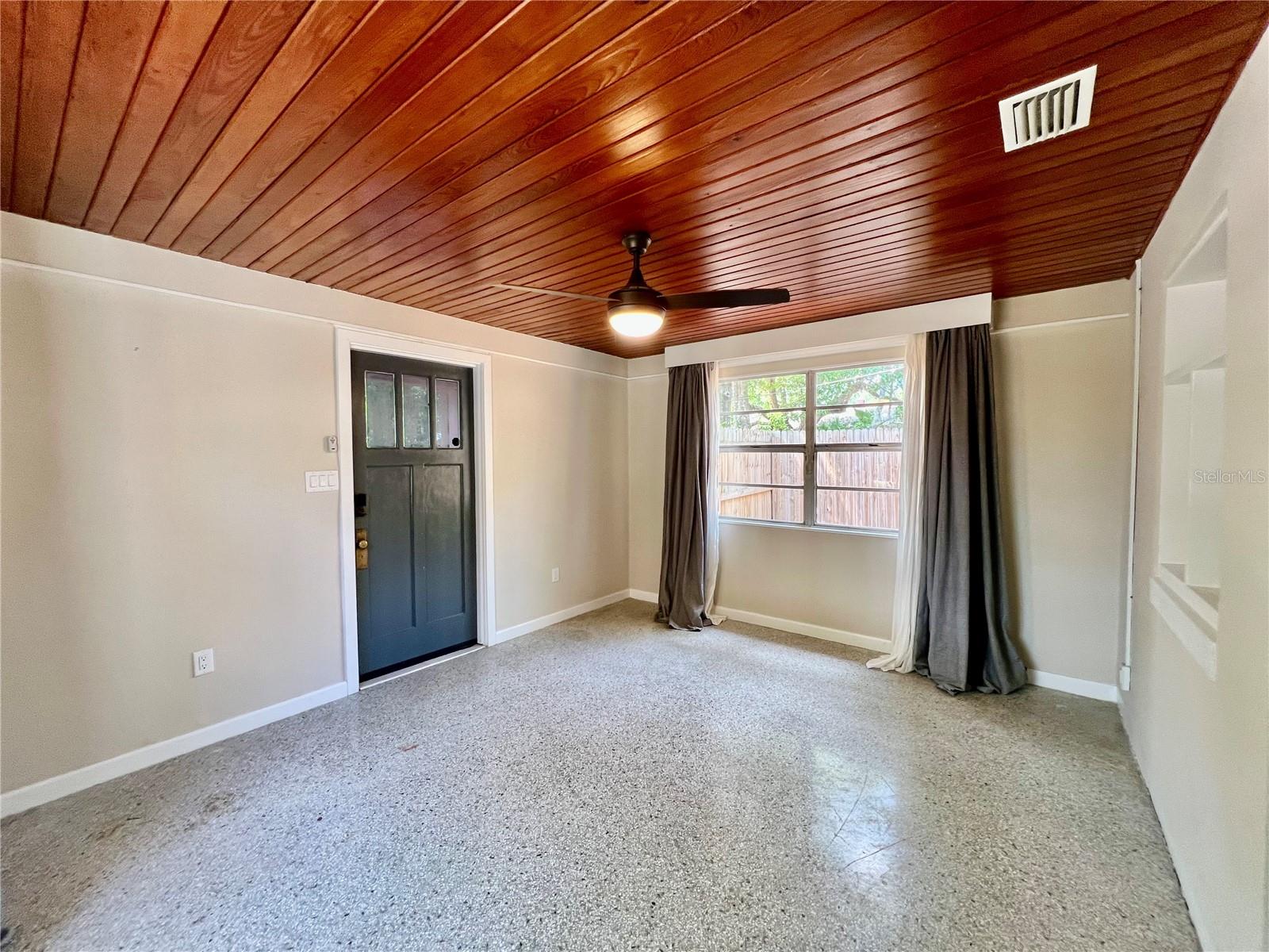 1208 E HANNA AVE, TAMPA, FL, 33604