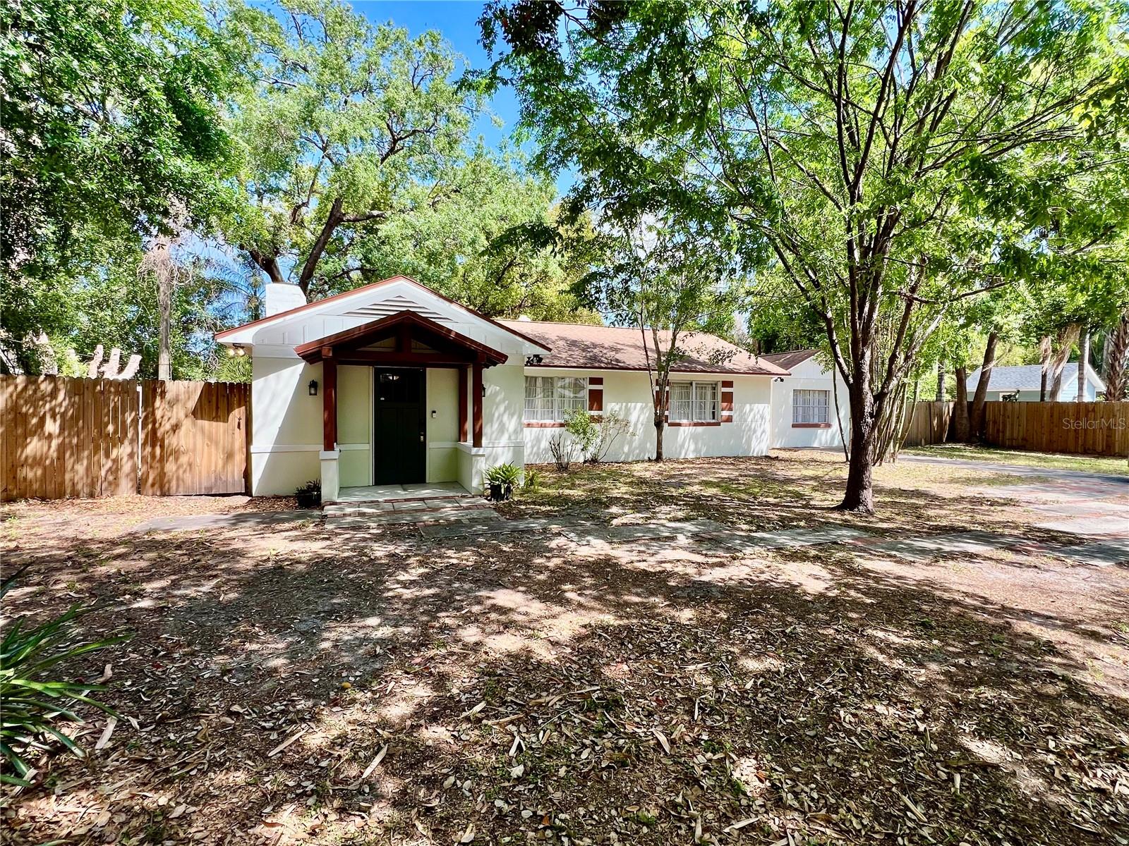 1208 E HANNA AVE, TAMPA, FL, 33604