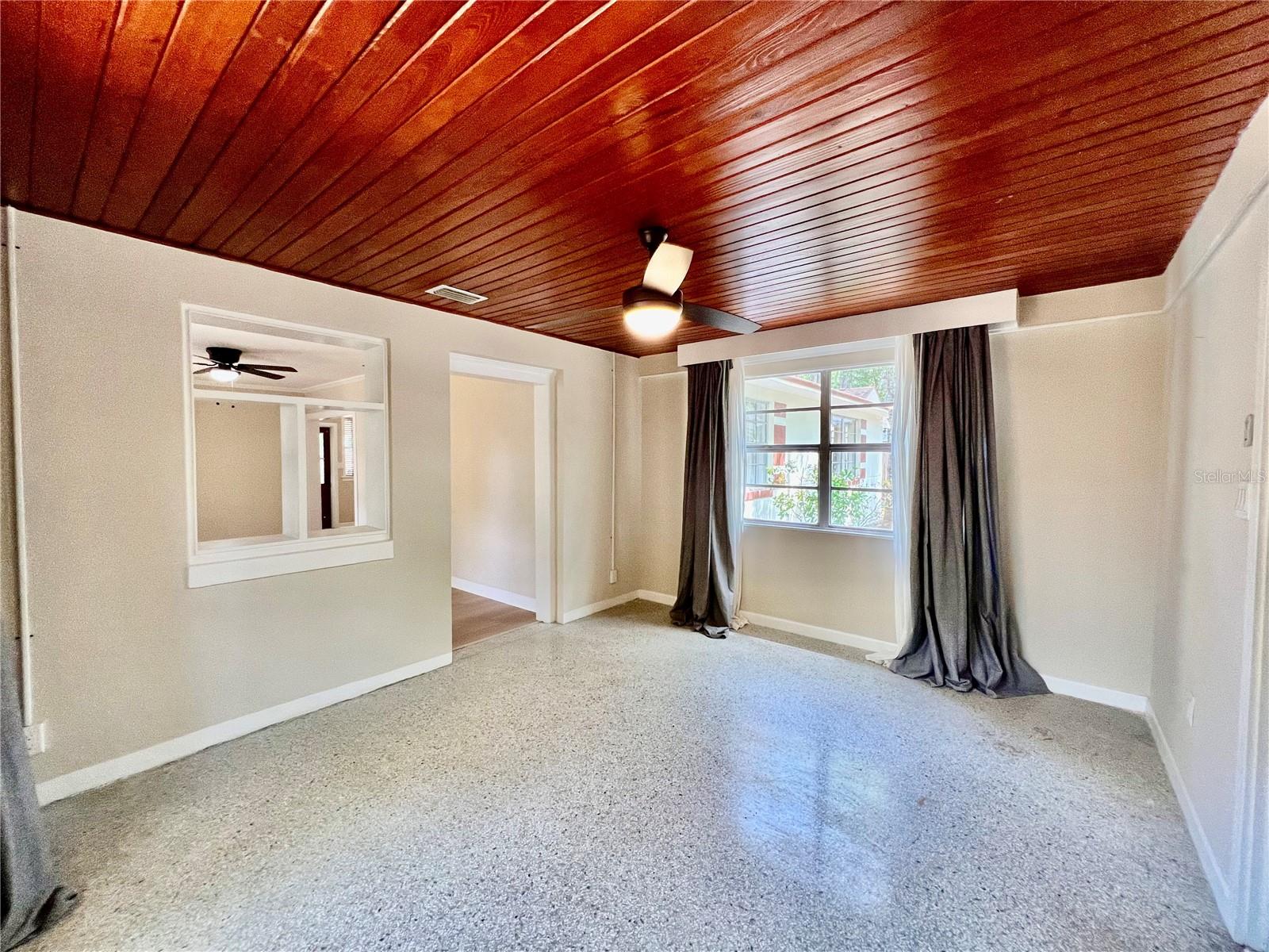 1208 E HANNA AVE, TAMPA, FL, 33604