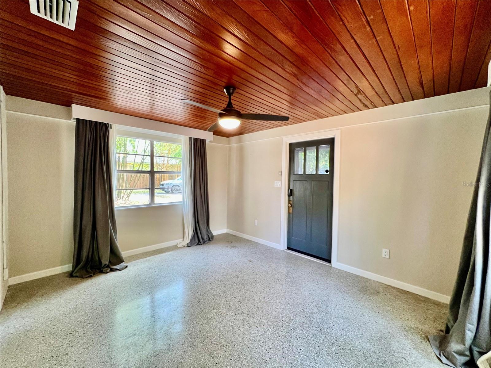 1208 E HANNA AVE, TAMPA, FL, 33604