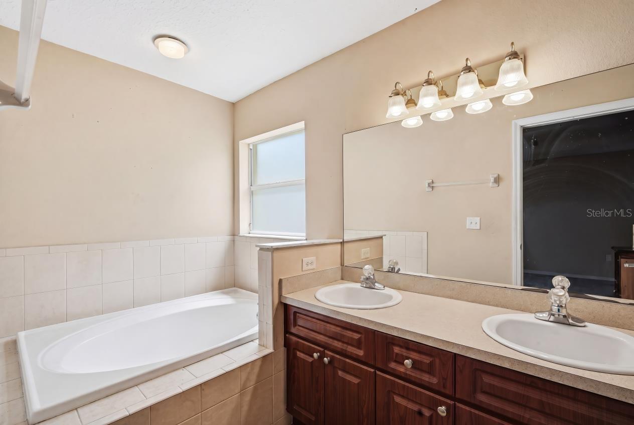 3005 W CHESTNUT ST, TAMPA, FL, 33607