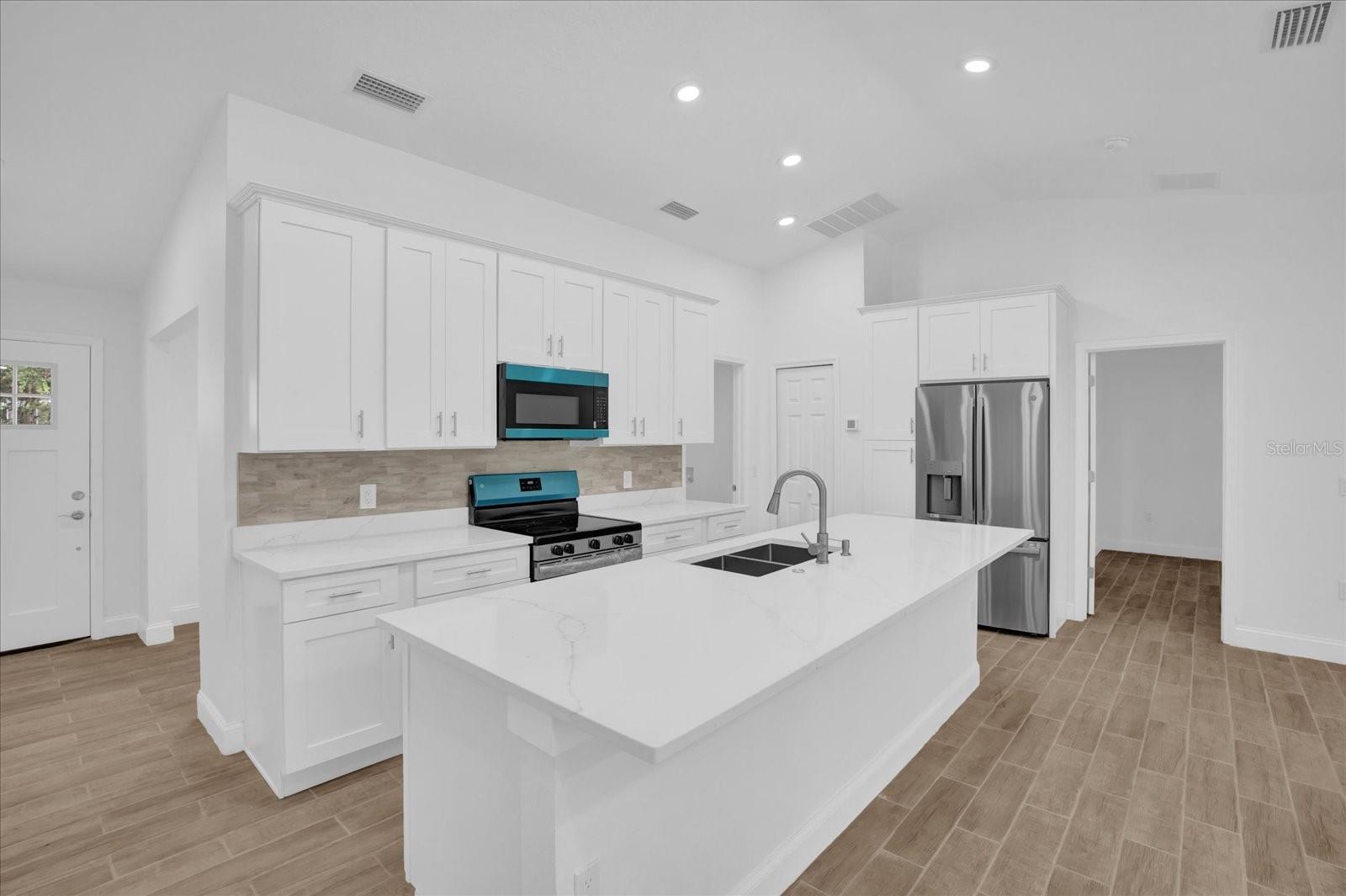 300 CHEROKEE AVE, ORANGE CITY, FL, 32763