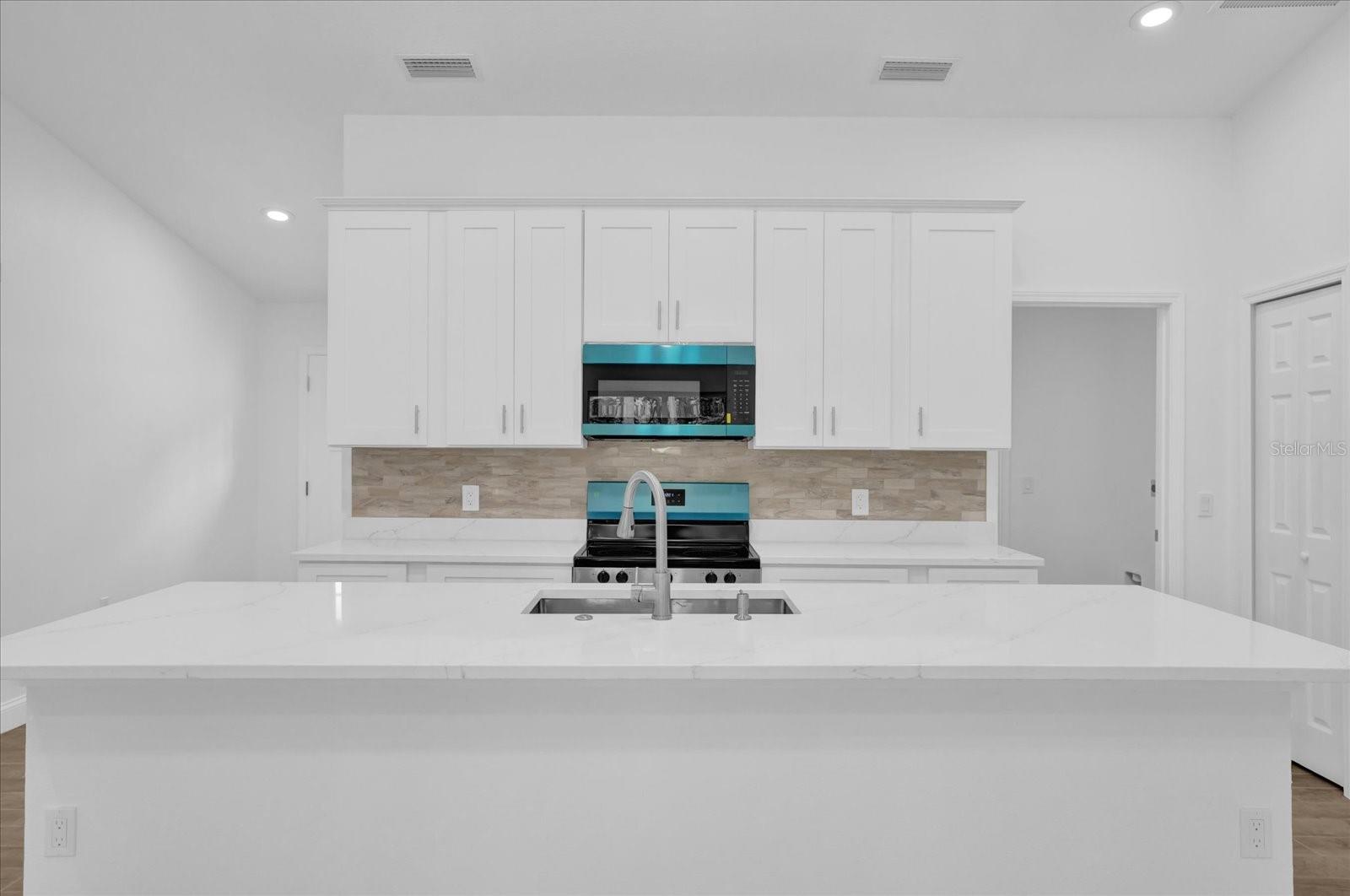 300 CHEROKEE AVE, ORANGE CITY, FL, 32763