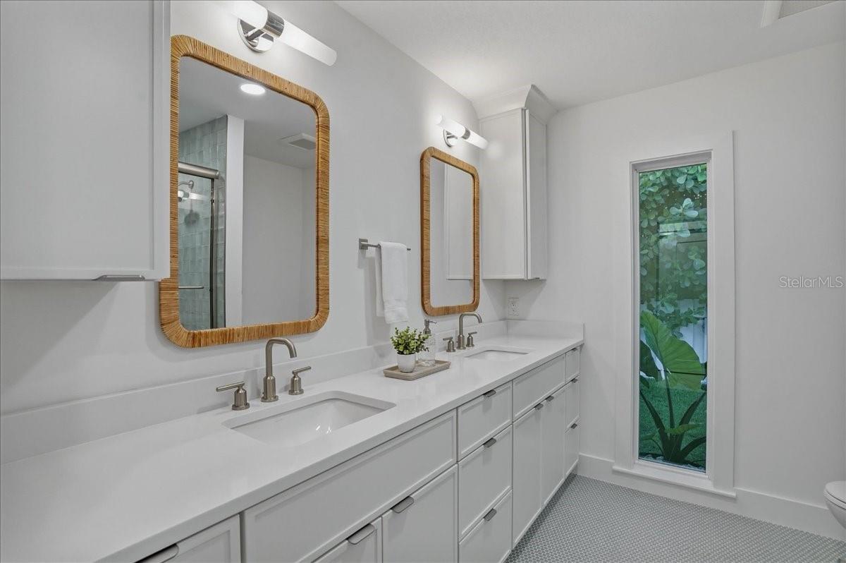 618 GLADSTONE LN, HOLMES BEACH, FL, 34217
