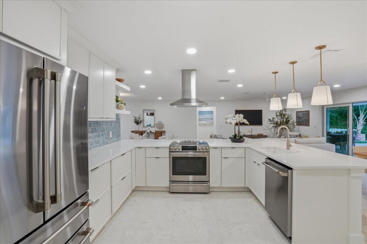 618 GLADSTONE LN, HOLMES BEACH, FL, 34217