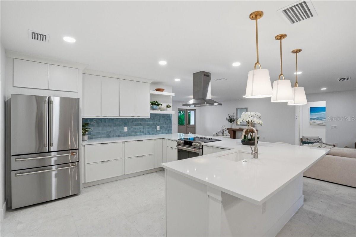 618 GLADSTONE LN, HOLMES BEACH, FL, 34217