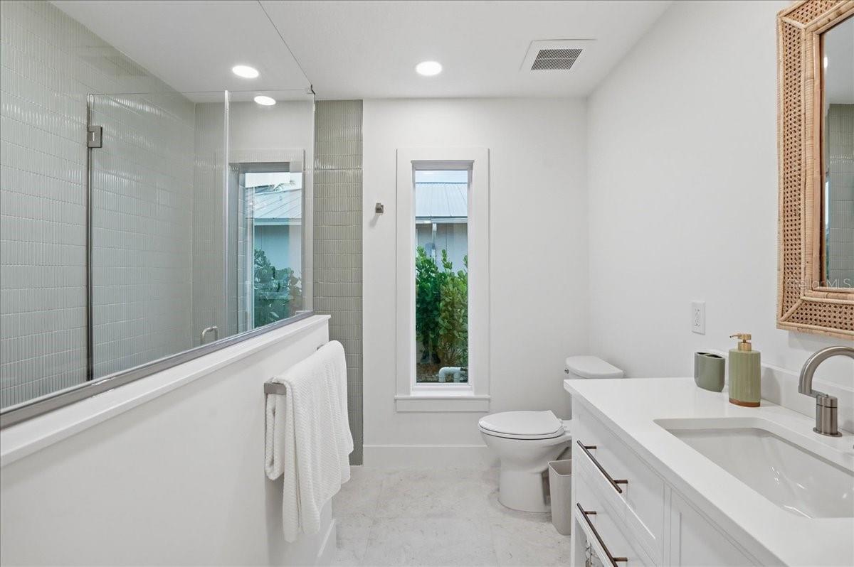 618 GLADSTONE LN, HOLMES BEACH, FL, 34217