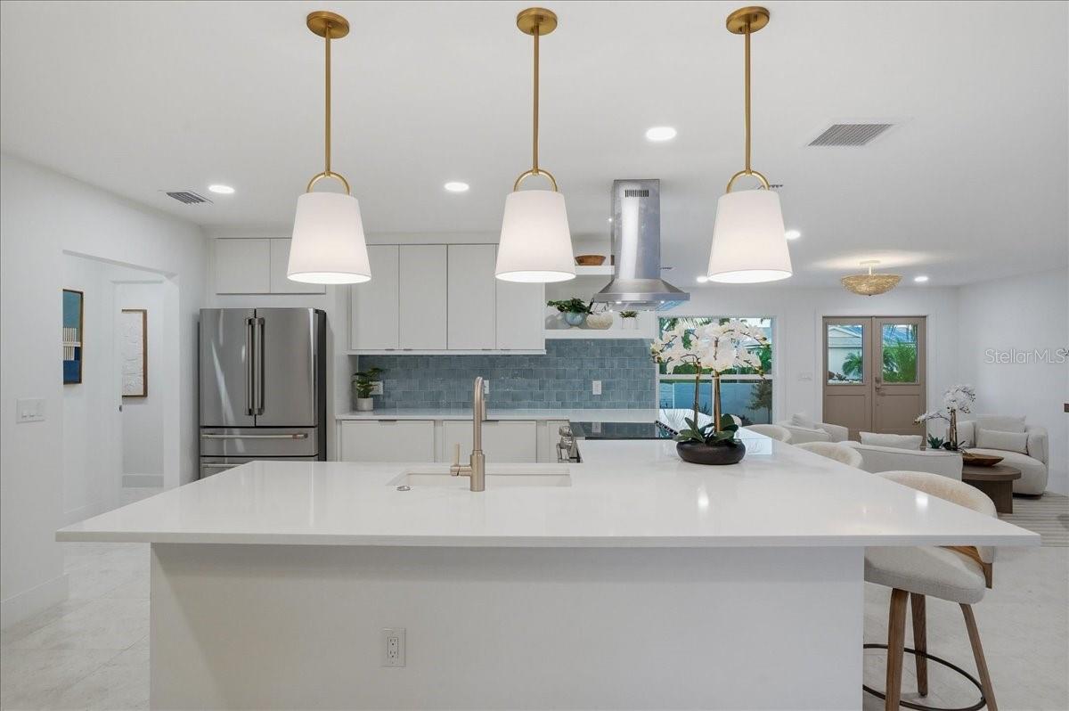 618 GLADSTONE LN, HOLMES BEACH, FL, 34217