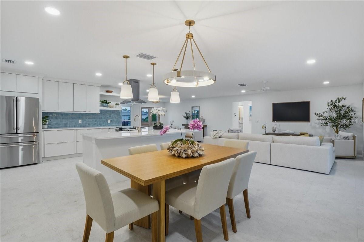 618 GLADSTONE LN, HOLMES BEACH, FL, 34217