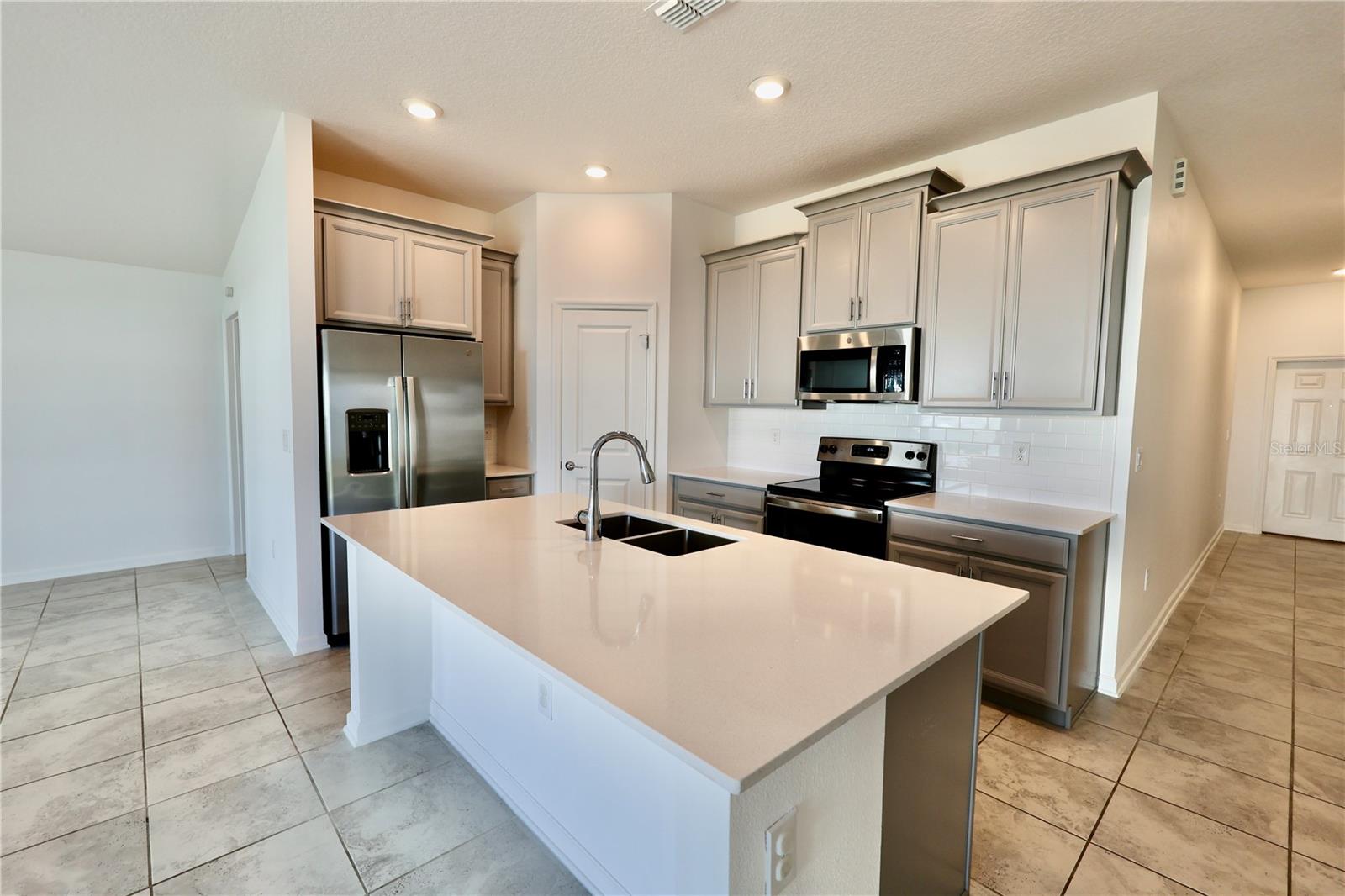 965 LAUREL VIEW WAY, GROVELAND, FL, 34736