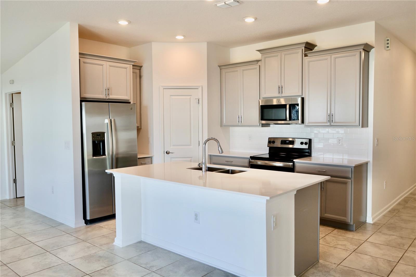 965 LAUREL VIEW WAY, GROVELAND, FL, 34736