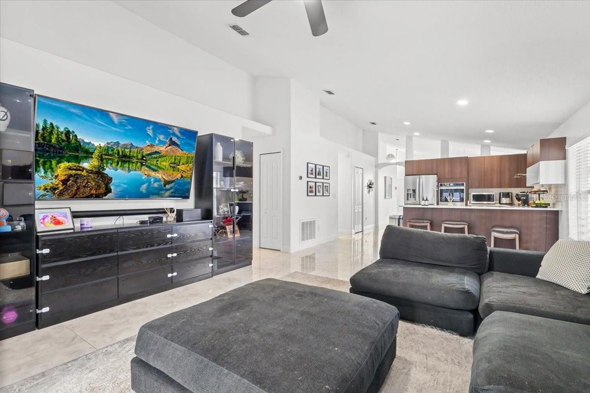 6847 BOUGANVILLEA CRESCENT DR, ORLANDO, FL, 32809