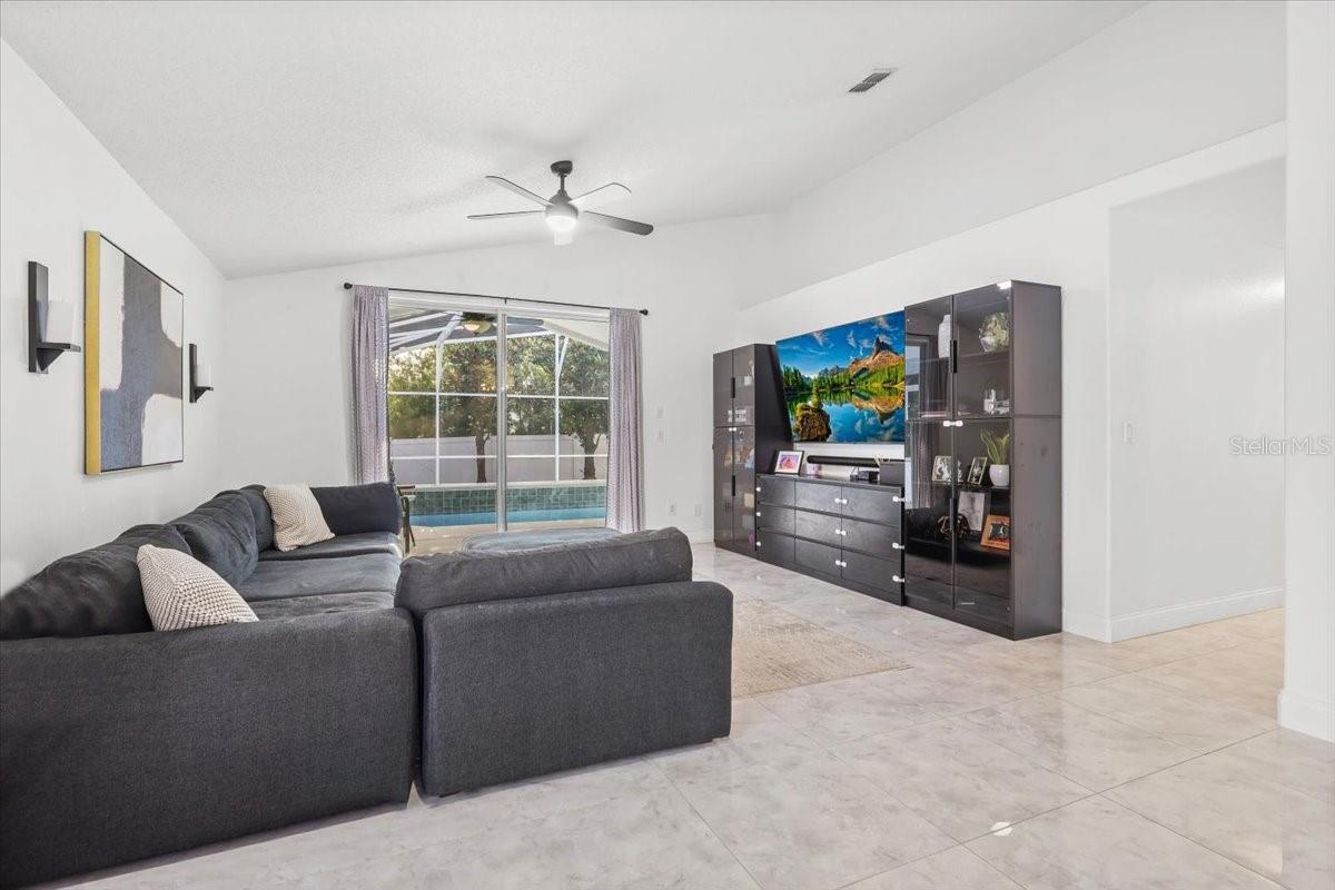 6847 BOUGANVILLEA CRESCENT DR, ORLANDO, FL, 32809