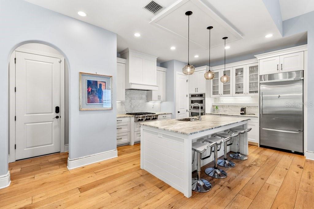 415 E DAVIS BLVD, TAMPA, FL, 33606
