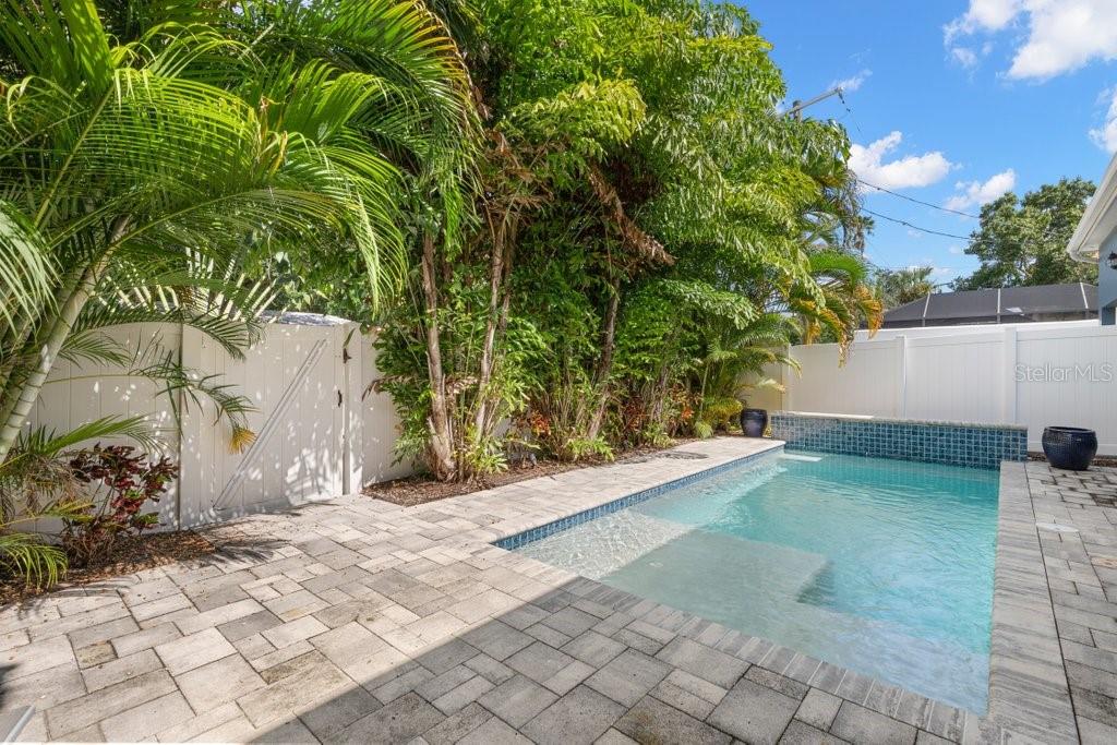 415 E DAVIS BLVD, TAMPA, FL, 33606