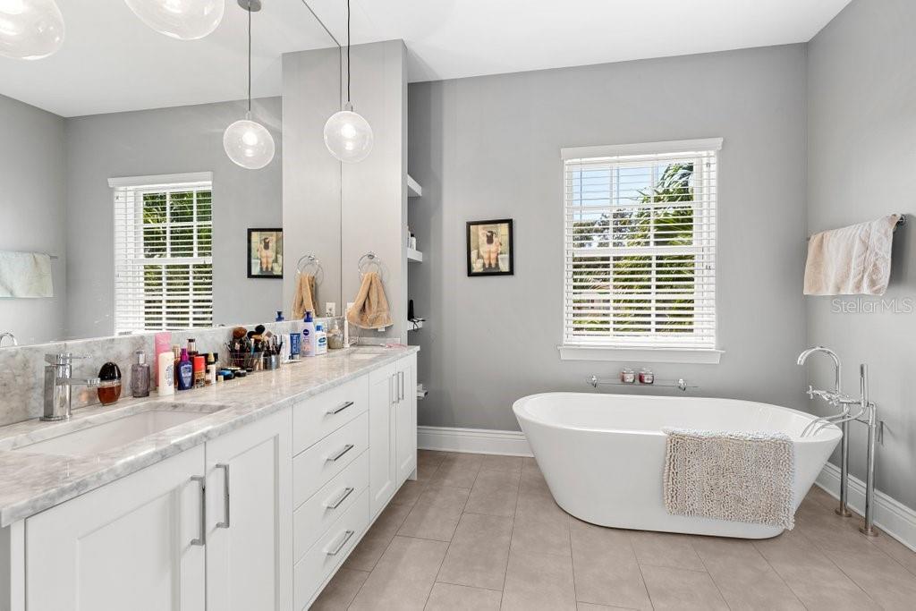 415 E DAVIS BLVD, TAMPA, FL, 33606
