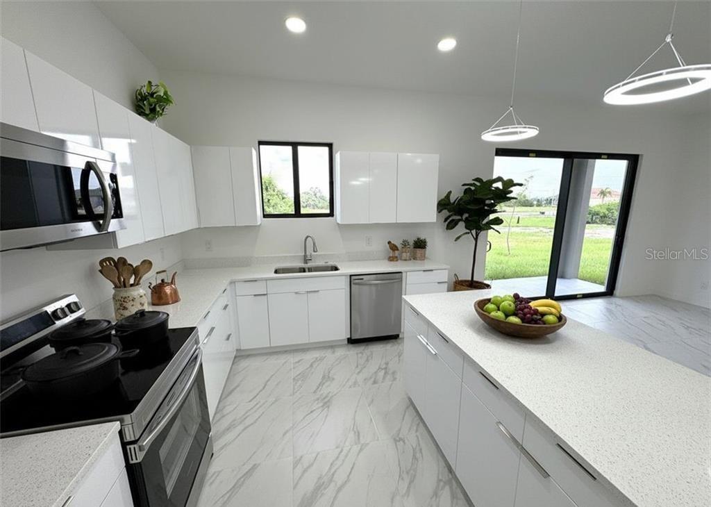 1247 KISMET PKWY W, CAPE CORAL, FL, 33993