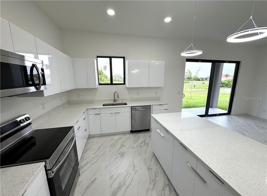 1247 KISMET PKWY W, CAPE CORAL, FL, 33993