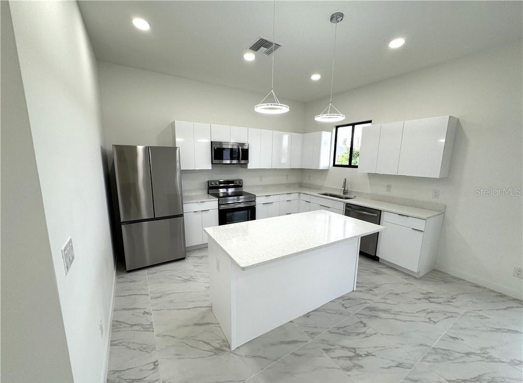 1247 KISMET PKWY W, CAPE CORAL, FL, 33993