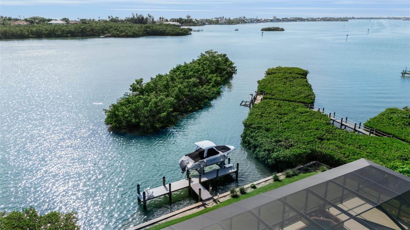 612 LAUREL RD W, NOKOMIS, FL, 34275