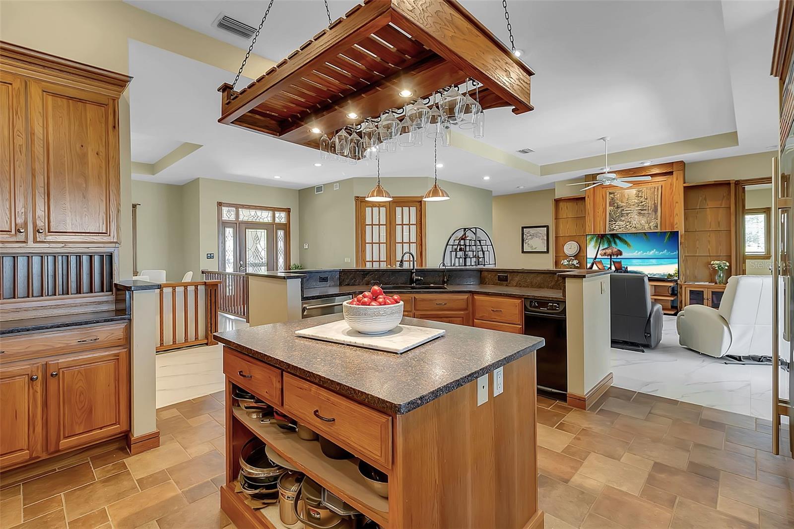612 LAUREL RD W, NOKOMIS, FL, 34275