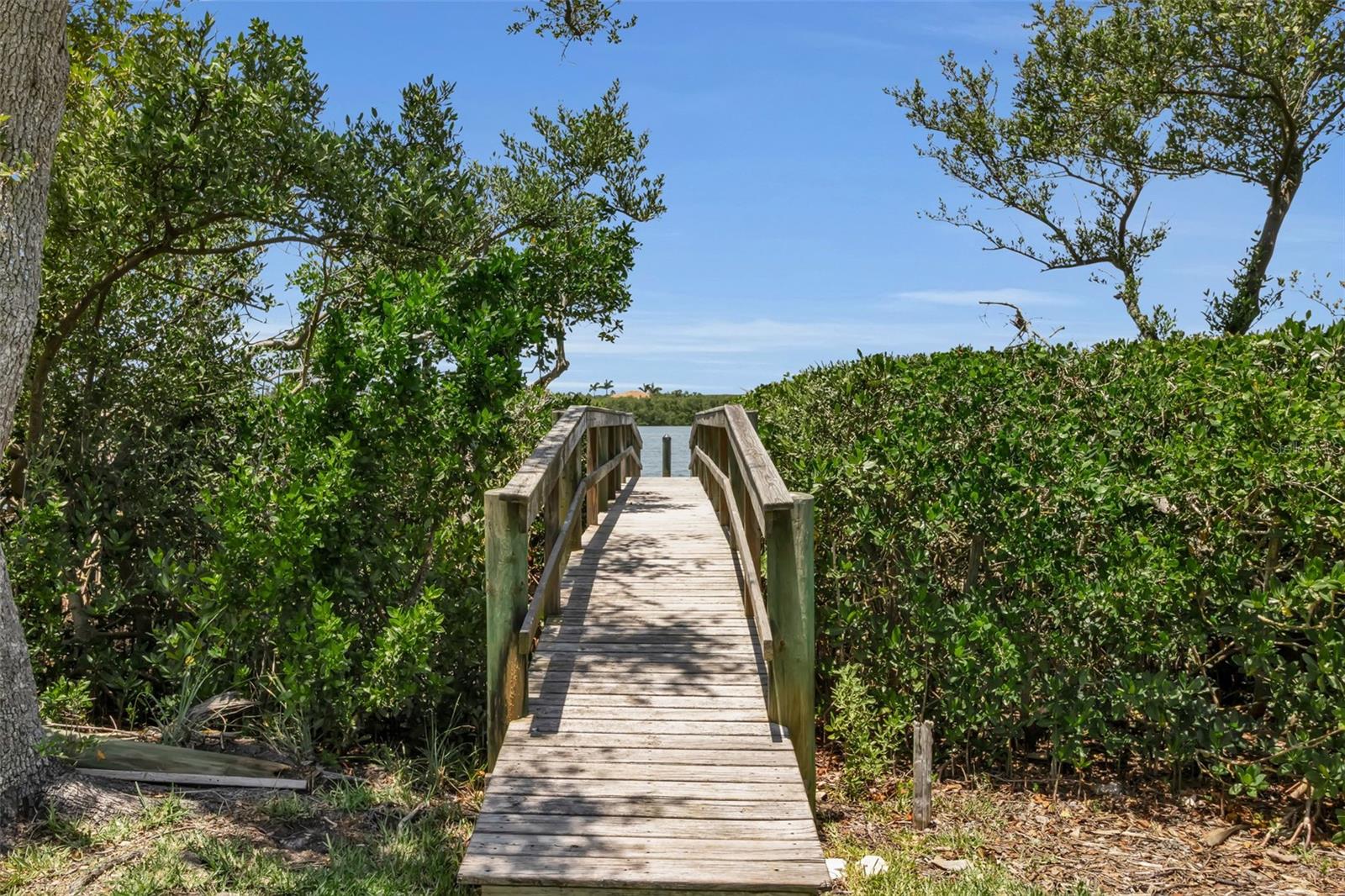 612 LAUREL RD W, NOKOMIS, FL, 34275