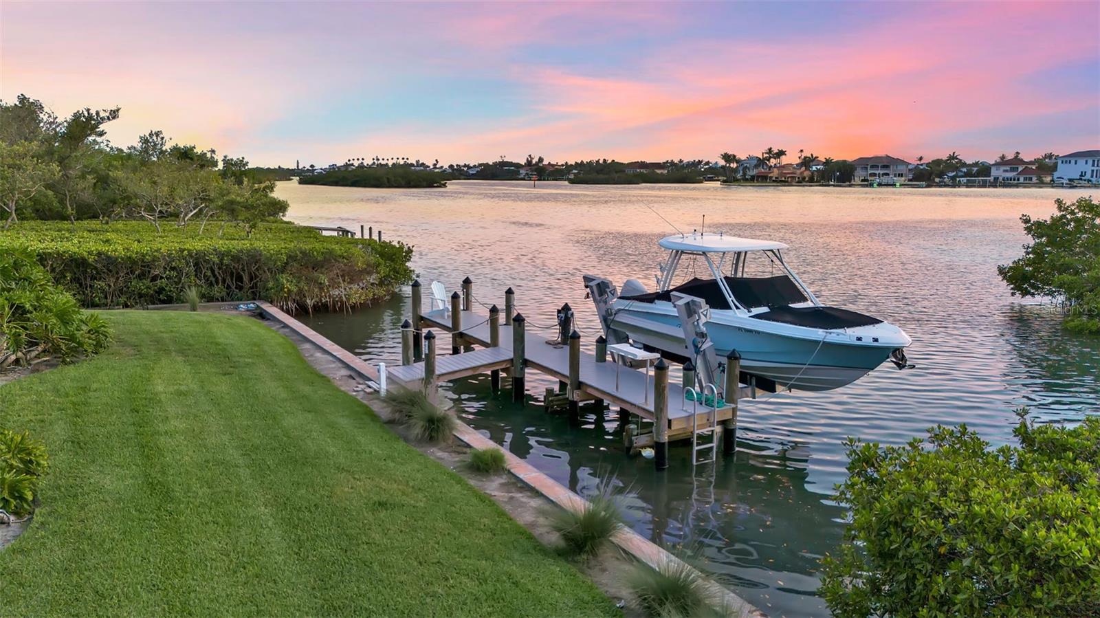 612 LAUREL RD W, NOKOMIS, FL, 34275